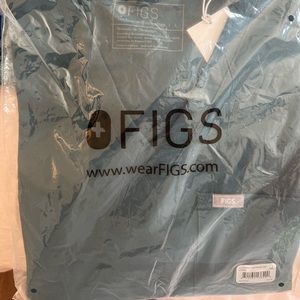 Figs Catarina one pocket scrub top - women’s large - Carribean blue